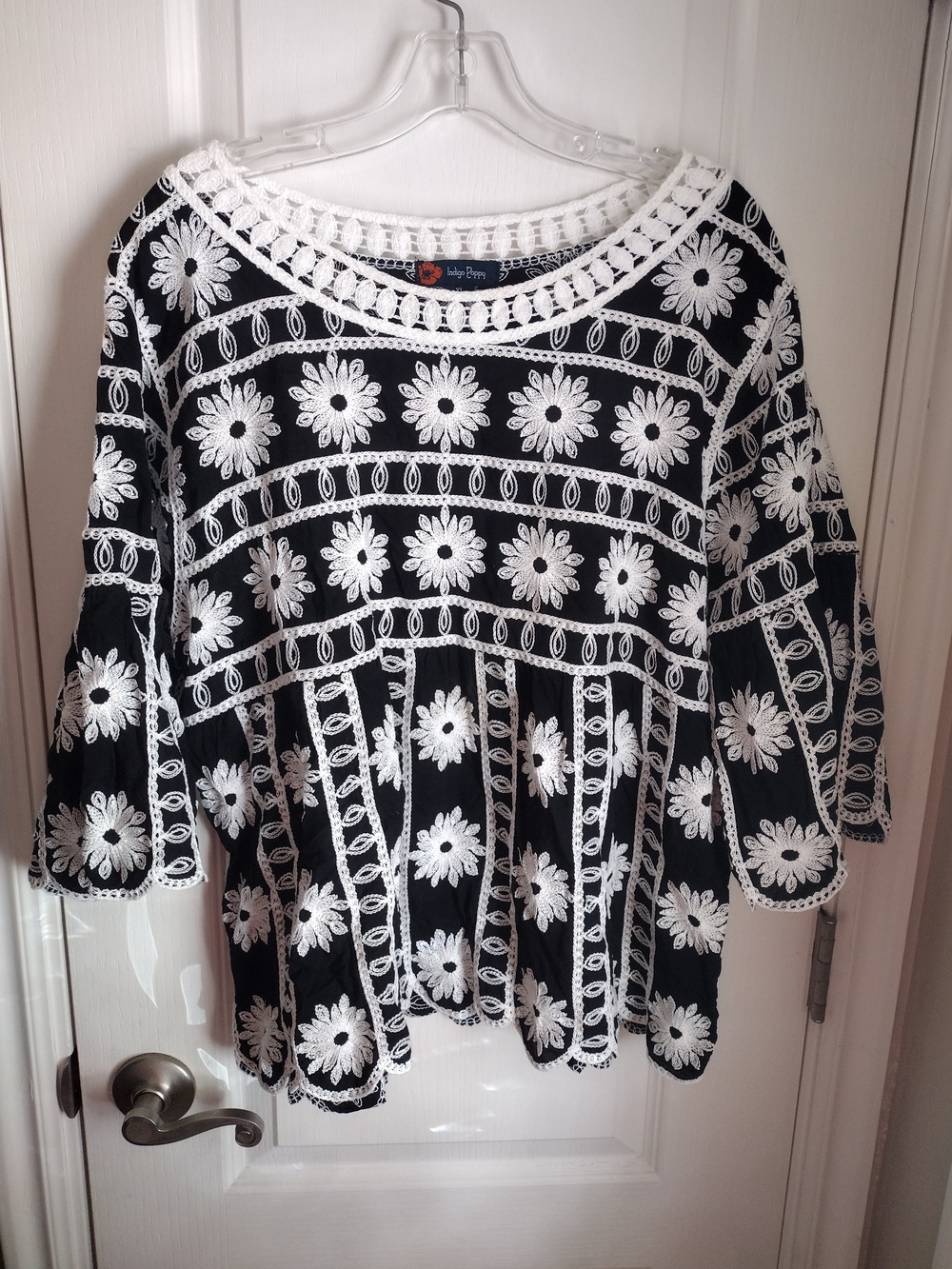 Indigo Poppy Black & White Floral Crochet Sweater Size Xl